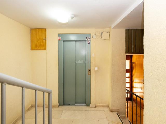 Piso en venta en Granada, Fígares. Te presentamos una magnífica oportunidad de adquirir un piso en la codiciada zona de Alhamar, Granada. Este atractivo inmueble est. Pisos.