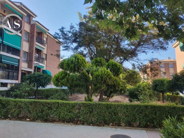 Piso en venta en Granada, Fígares. Avenida juan pablo II. Pisos.