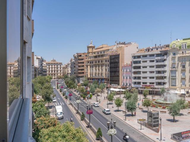 Piso en venta en Granada, Fígares. Piso en Acera Darro enfrente fuente de las Batallas vistas despejadas. Pisos.