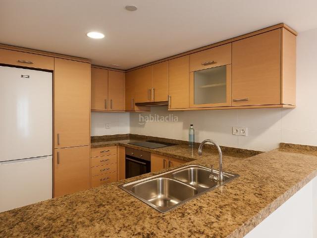Piso en venta en Granada La. Gran oportunidad en La Granada! Piso exterior del 2010 con parking incluido. Pisos Granada.
