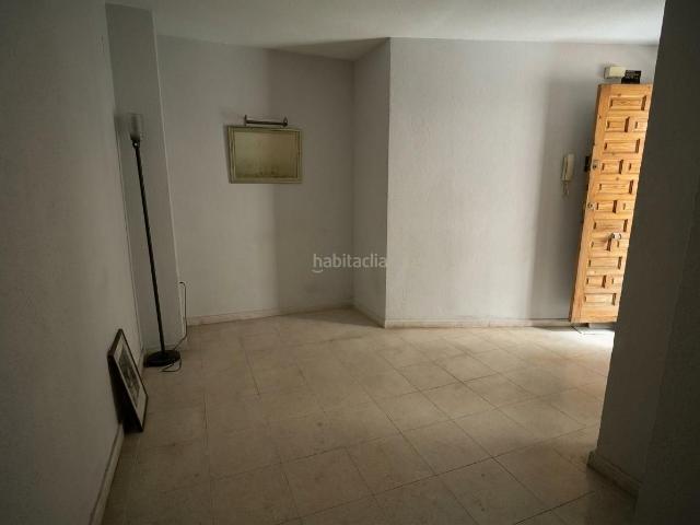 Piso en venta en Granada, San Ildefonso. Piso en venta en Acera de San Ildefonso, Granada 116 m2 con Proyecto de Cambio de Uso Incluido. Pisos.
