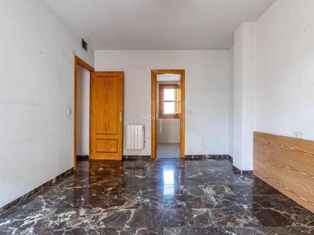 Piso en venta en Granada, San Ildefonso. SE VENDE PISO EN ZONA TRIUNFO_GRANADA. Pisos.