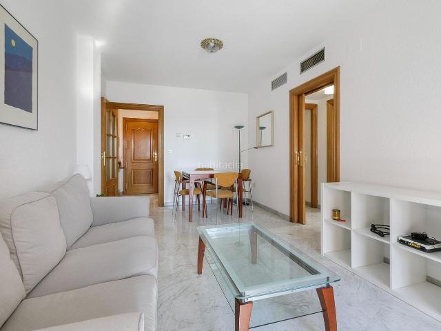 Piso en venta en Granada, Plaza de Toros. Ubicado en el corazón de la zona de Constitución, te presentamos un encantador piso que representa una oportunidad única para quie. Pisos.