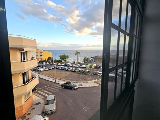 Piso en venta en Granadilla de Abona, Los Abrigos. Apartamento en primera línea de mar con terraza y vistas al océano en Los Abrigos. Pisos Granadilla de.