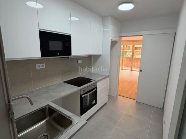 Piso en venta en Granollers, Centre. Luminoso piso de 3 habitaciones con balcón en pleno centro de Granollers. Pisos.