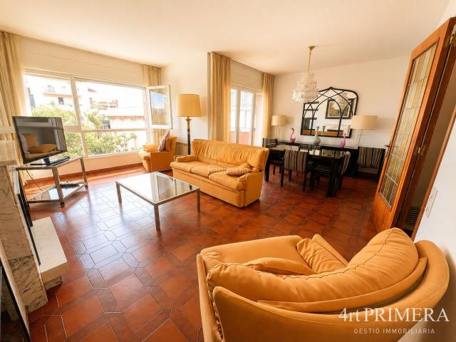 Piso en venta en Granollers, Centre. Un hogar único en el corazón de Granollers donde el espacio, la luz y la ubicación lo tiene todo. Pisos.