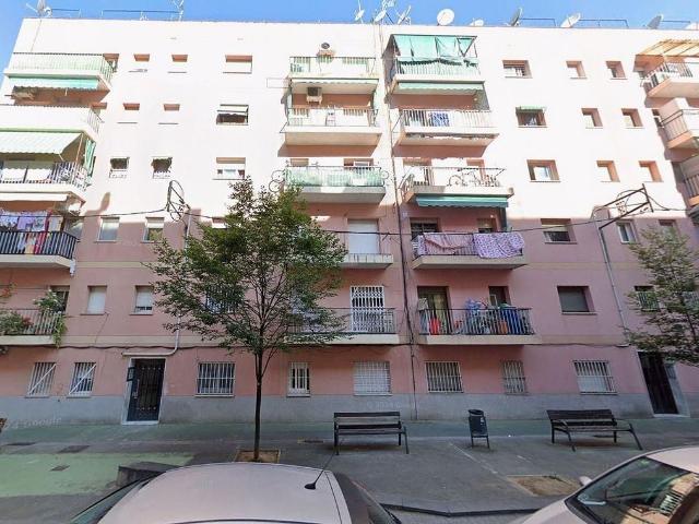 Piso en venta en Granollers, de 64 m² 3 habitaciones por 89.000