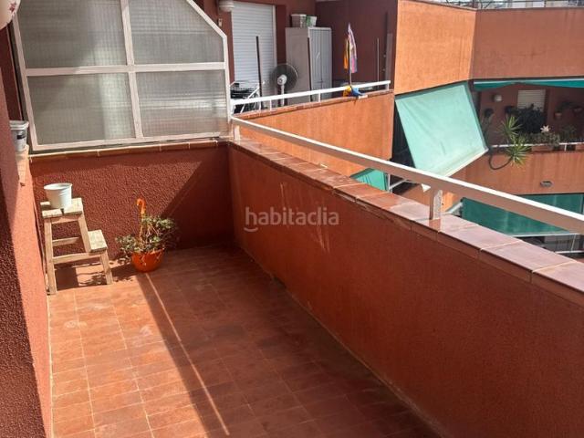 Piso en venta en Granollers, Sant miquel. Amplio piso esquinero de 123 m² a 5 minutos del centro peatonal. Pisos.