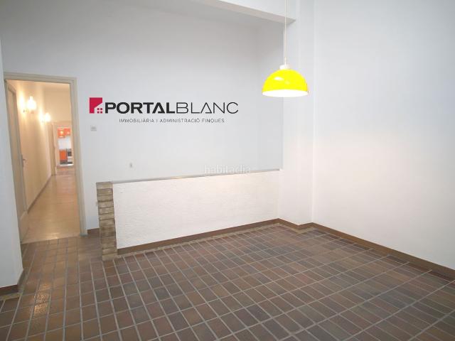 Piso en venta en Granollers, Sant miquel. Piso único con local comercial y sótano. Pisos.