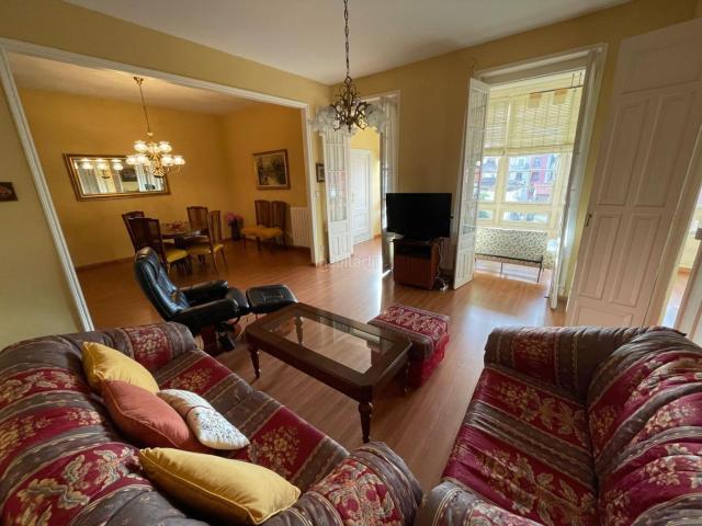 Piso en venta en Grado. Piso en venta en Centro, 4 dormitorios. Pisos.