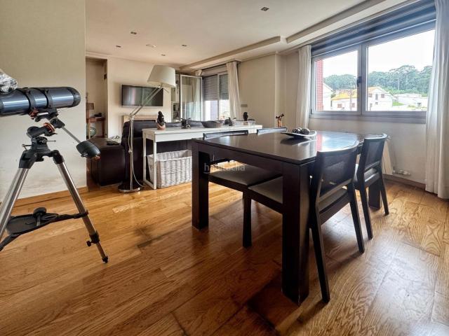 Piso en venta en Grove O. Dúplex con luz, diseño moderno y espacio a un paso del encanto de O Grove. Pisos Grove.