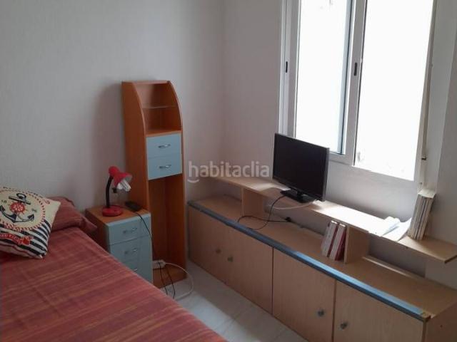 Piso en venta en Huelva, Centro. Piso en venta en Centro de Huelva 4 dormitorios, 2 baños, y 2 patios. Pisos.