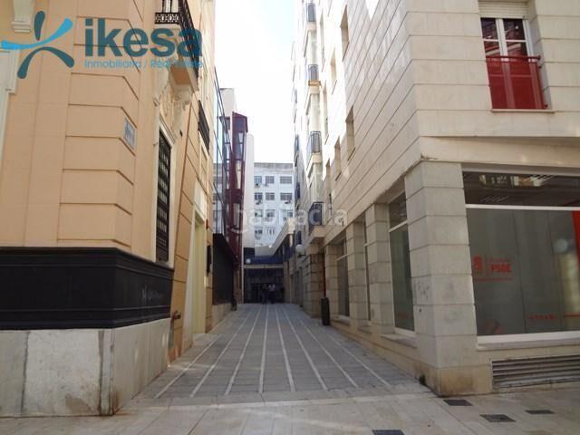 Piso en venta en Huelva, Centro. VENTA PISO CENTRO DE HUELVA. ACTIVO INMOBILIARIO SIN POSESIÓN, ALQUILADO, NO SE PUEDE VISITAR. Pisos.