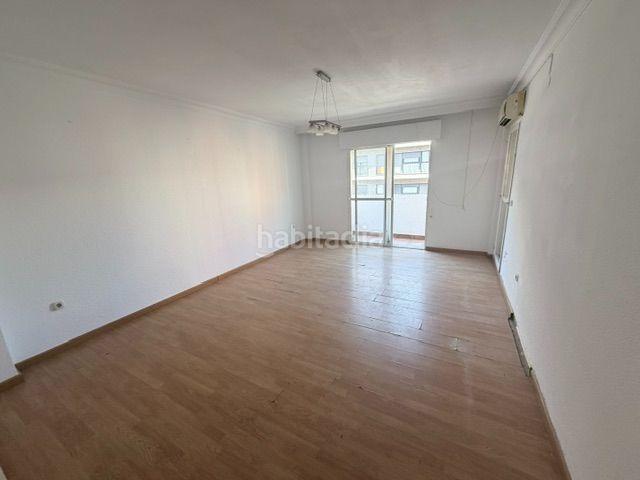 Piso en venta en Huelva, Centro. Vivienda en venta en pleno centro de Huelva Avenida de Italia. Pisos.