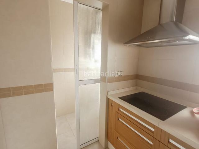 Piso en venta en Huelva, Isla Chica. Maravillosa vivienda reformada en Isla Chica, con 4 dormitorios, 2 baños, aire acondicionado y plaza de garaje con trastero. Pisos.