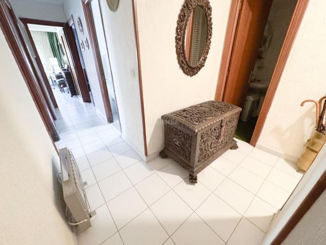 Piso en venta en Huelva, Centro. Amplio piso en el centro de Huelva con ascensor y garaje opcional. Pisos.