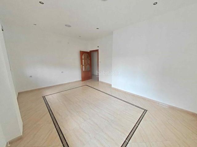 Piso en venta en Huelma. Pisos.
