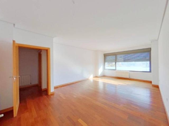 Piso en Venta en Huerta de la Reina Trassierra