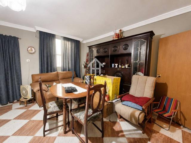 Piso en venta en Huétor Tájar. Casa completa en Huétor Tájar con dos viviendas, patio y múltiples posibilidades. Pisos Huétor.