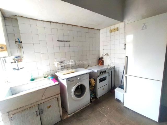 Piso en venta en Haro. Céntrica vivienda en Haro ubicada en C Ventilla con ascensor a cota 0 y calefacción individual en el precio de 99.000. Pisos.