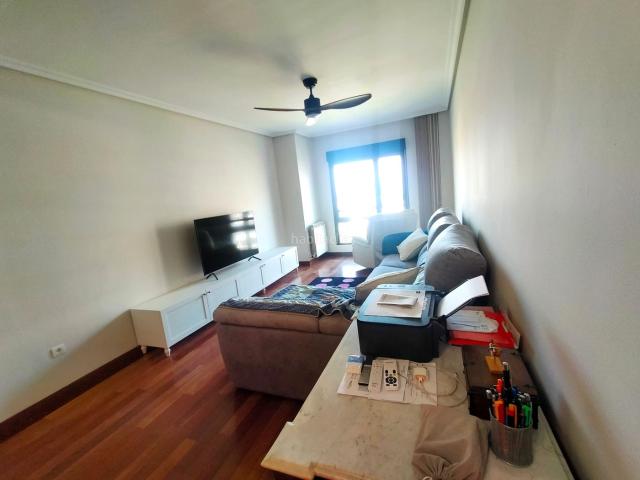 Piso en venta en Haro. Gran oportunidad. Haro. Amplia vivienda con plaza de garaje y 2 trasteros ubicada en plena calle Virgen de la Vega. Pisos.