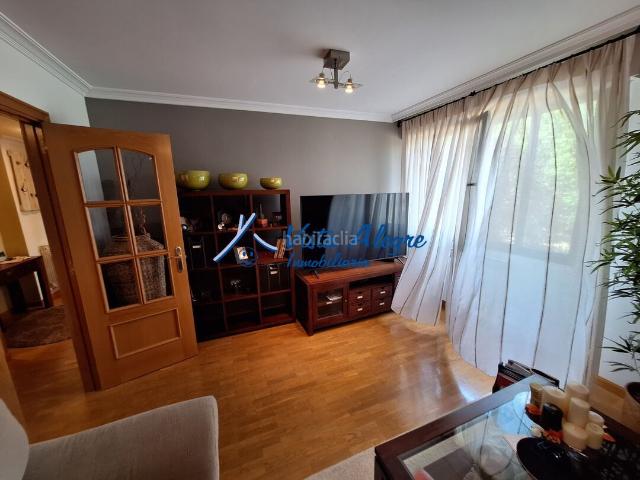 Piso en venta en HarPiso en urbanización con piscina de 4 habitaciones con 2 plazas de garaje. Pisos.