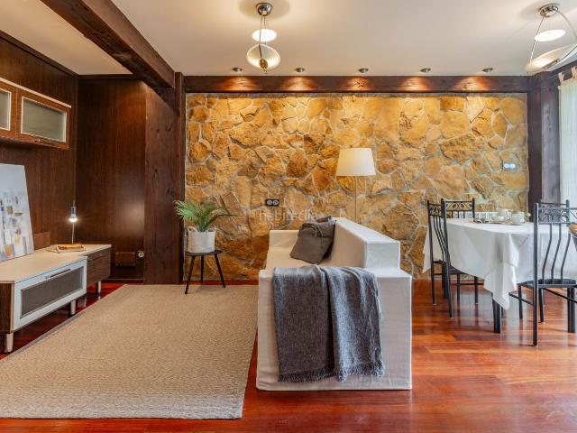 Piso en venta en Hernani. Bonito piso en venta en Hernani situado en zona tranquila y bien comunicada con DonostiaSan Sebastián. Pisos.