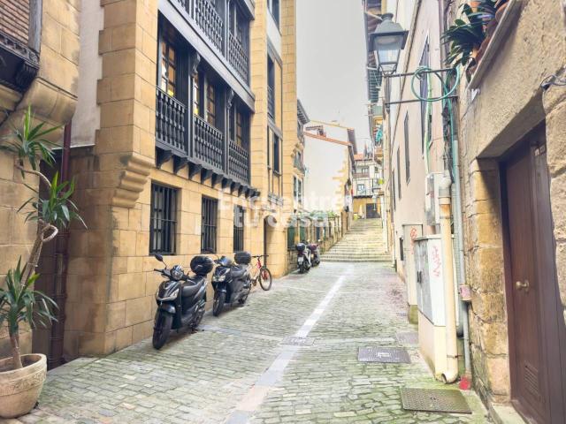 Piso en venta en Hondarribia. Local acondicionado, en venta en Hondarribia. Pisos.