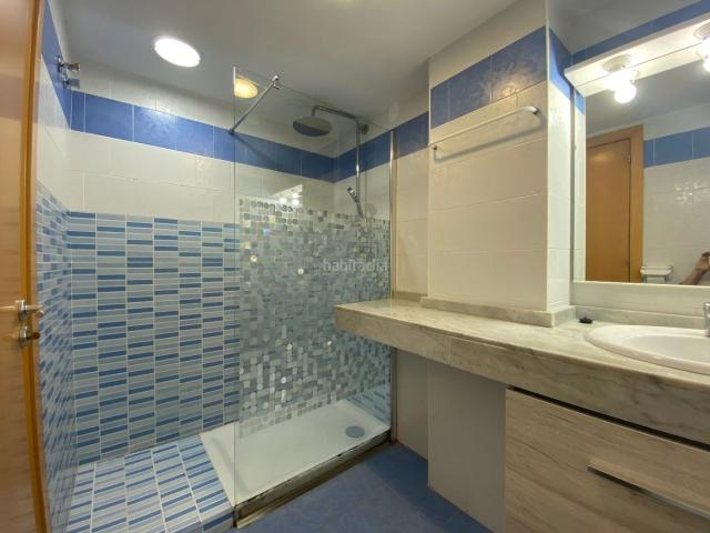 Piso en venta en Hospitalet de Llobregat L´, Collblanc. DIRECTO PROPIETARIO, PISO DE DOS HABITACIONES AMPLIAS, TECHOS ALTOS Y GRAN PATIO. Pisos Hospitalet de Llobregat.