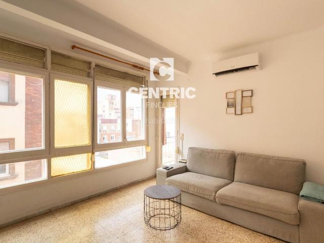 Piso en venta en Hospitalet de Llobregat L´, Collblanc. Piso de 4 habitaciones en una calle muy tranquila de Collblanc. Pisos Hospitalet de Llobregat.
