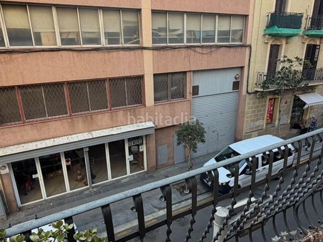 Piso en venta en Hospitalet de Llobregat L´, Collblanc. PISO TODO EXTERIOR CON 3 BALCONES Y GALERIA EXTERIOR. Pisos Hospitalet de Llobregat.