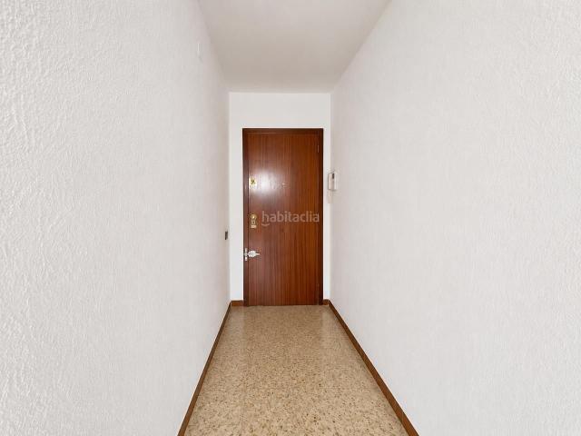 Piso en venta en Hospitalet de Llobregat L´, Can Serra. Piso de 71 m con 3 dormitorios y ascensor en Can Serra de, LHospitalet de Llobregat. Pisos Hospitalet de Llobregat.