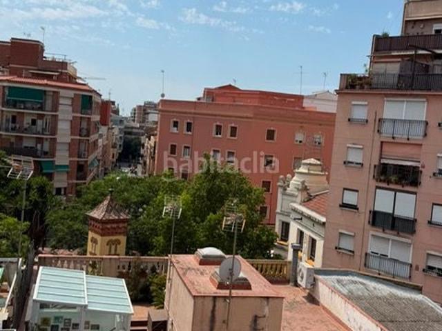 Piso en venta en Hospitalet de Llobregat L´, Centre. ATICO CON 2 TERRAZAS BALCON, TODO EL PISO ECTERIOR, A REFORMAR, VISTAS PANORAMICAS DESDE TODAS LAS ESTANCIAS, PLENO CORAZON CIU. Pisos.