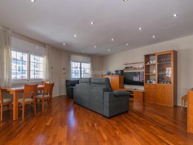 Piso en venta en Hospitalet de Llobregat L´, Centre. Exclusiva pieza de 150 m2 útiles y 185 construidos, terraza de 70m2 de uso privativo en el corazón de LHospitalet. Pisos Hospitalet de Llobregat.