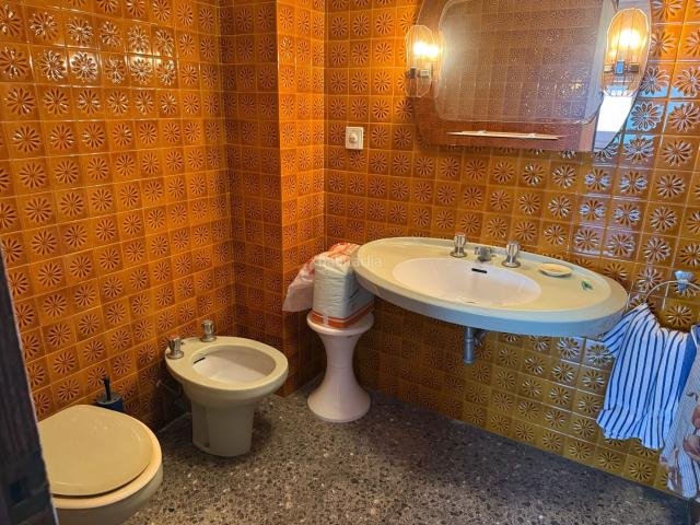 Piso en venta en Hospitalet de Llobregat L´, Centre. PISO A REFORMAR CON MUCHO POTENCIAL Y AMPLITUD + AMPLIA TERRAZA. Pisos Hospitalet de Llobregat.