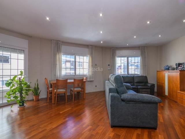 Piso en venta en Hospitalet de Llobregat L´, Centre. Magnífica vivienda en venta en pleno centro de LHospitalet, calle Sant Joan. Pisos Hospitalet de Llobregat.