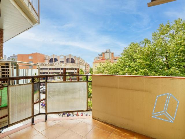 Piso en venta en Hospitalet de Llobregat L´, Centre. Piso en venta en Plaza Mare de Déu de Montserrat JOSÉ Pisos Hospitalet de Llobregat.