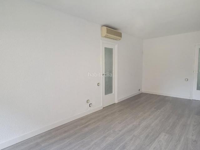 Piso en venta en Hospitalet de Llobregat L´, Centre. Tu nuevo hogar en el centro de LHospitalet listo para entrar a vivir. habitaciones con ascensor y balcón exterior!. Pisos Hospitalet de.