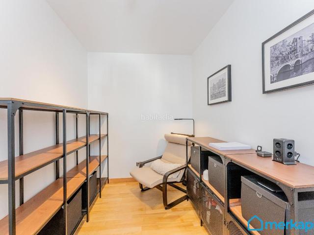 Piso en venta en Hospitalet de Llobregat L´, Centre. Vivienda exterior reformada con amplio balcón en LHospitalet de Llobregat!. Pisos Hospitalet de Llobregat.