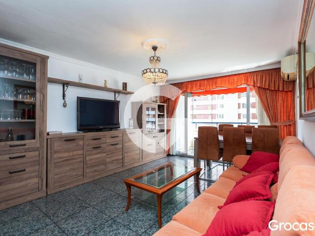 Piso en venta en Hospitalet de Llobregat L´, Bellvitge. EXTERIOR CON BALCÓN PARA ENTRAR A VIVIR. Pisos Hospitalet de Llobregat.