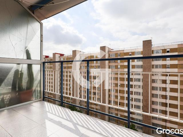 Piso en venta en Hospitalet de Llobregat L´, Bellvitge. EXTERIOR CON BALCÓN. Pisos Hospitalet de Llobregat.