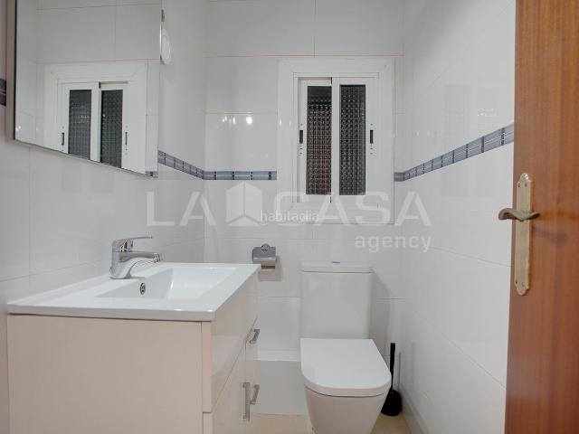 Piso en venta en Hospitalet de Llobregat L´, Bellvitge. Piso de 115 m con 4 dormitorios y ascensor en LHospitalet de Llobregat. Pisos Hospitalet de Llobregat.