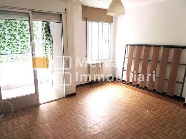 Piso en venta en Hospitalet de Llobregat, L´, de 45 m² 3 habitaciones por 125.000