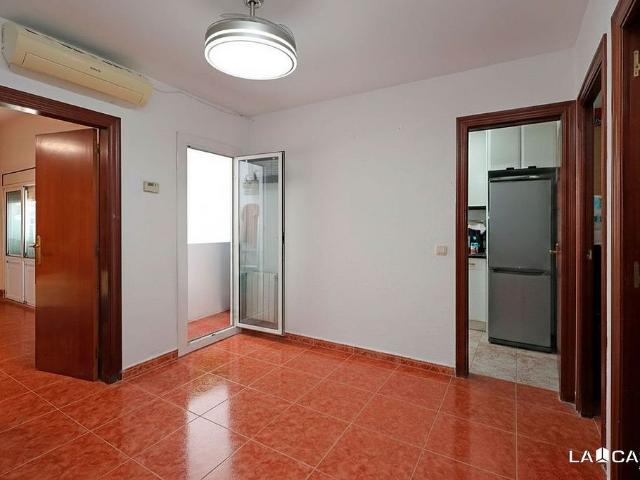 Piso en venta en Hospitalet de Llobregat, L´, de 45 m² 3 habitaciones por 235.000