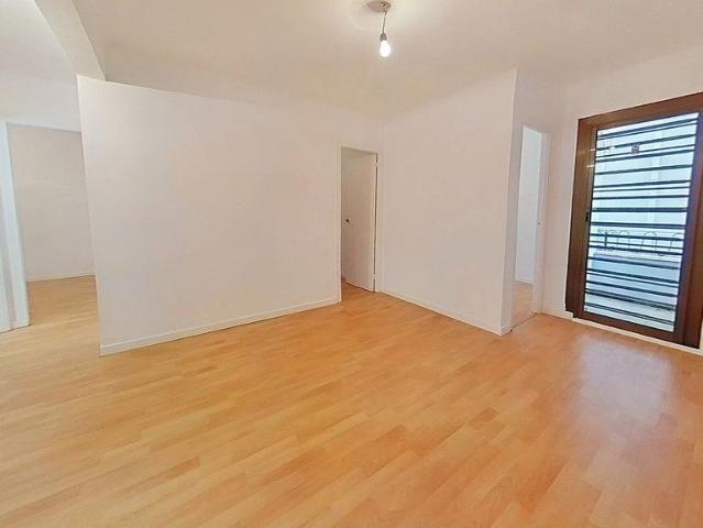 Piso en venta en Hospitalet de Llobregat, L´, de 51 m² 3 habitaciones por 165.000
