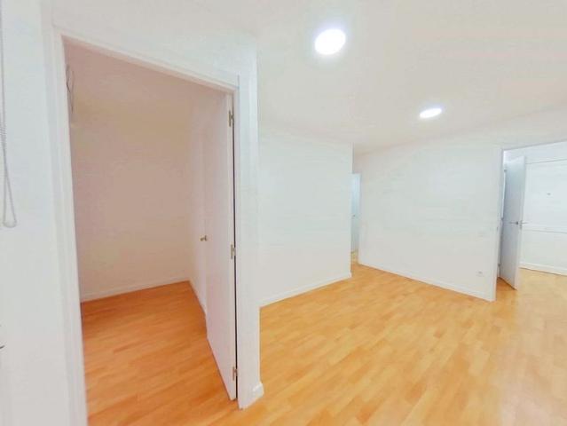 Piso en venta en Hospitalet de Llobregat, L´, de 53 m² 3 habitaciones por 176.000