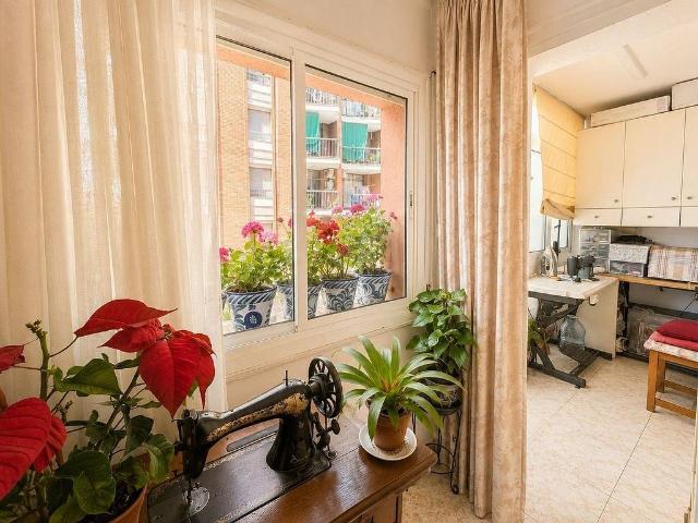 Piso en venta en Hospitalet de Llobregat, L´, de 53 m² 3 habitaciones por 270.000