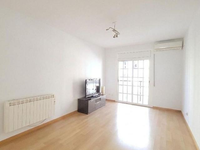Piso en venta en Hospitalet de Llobregat, L´, de 53 m² 3 habitaciones por 280.000