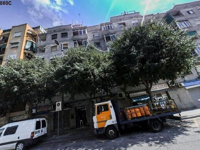 Piso en venta en Hospitalet de Llobregat, L´, de 55 m² 3 habitaciones por 132.000