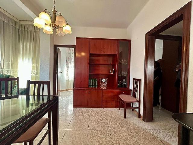 Piso en venta en Hospitalet de Llobregat, L´, de 56 m² 3 habitaciones por 215.000